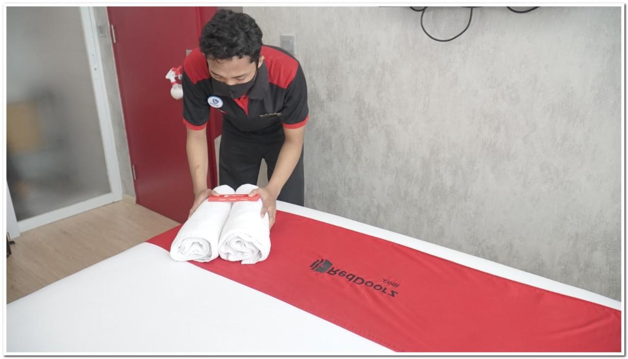Reddoorz Near Gubeng Station Hotel Surabaya Exterior photo