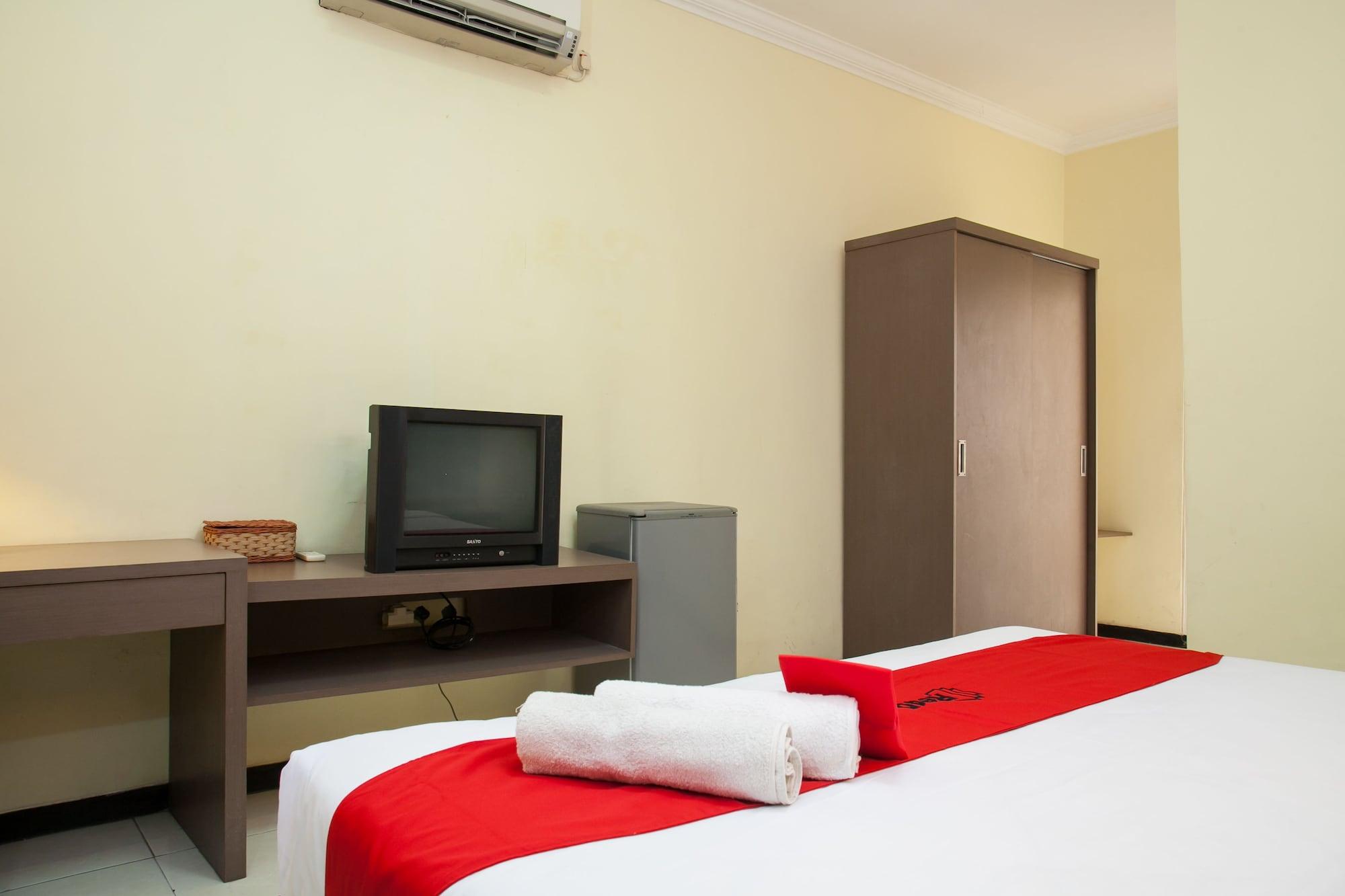 Reddoorz Near Gubeng Station Hotel Surabaya Exterior photo