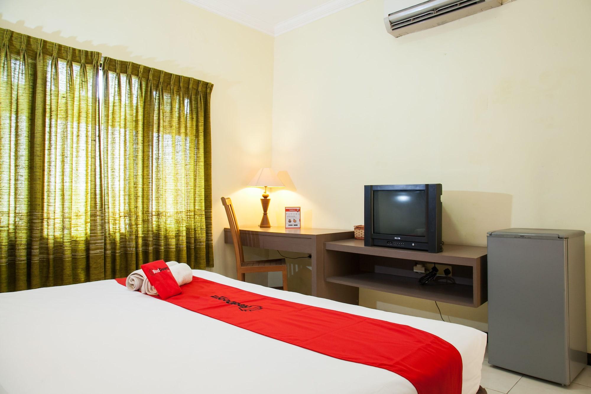 Reddoorz Near Gubeng Station Hotel Surabaya Exterior photo