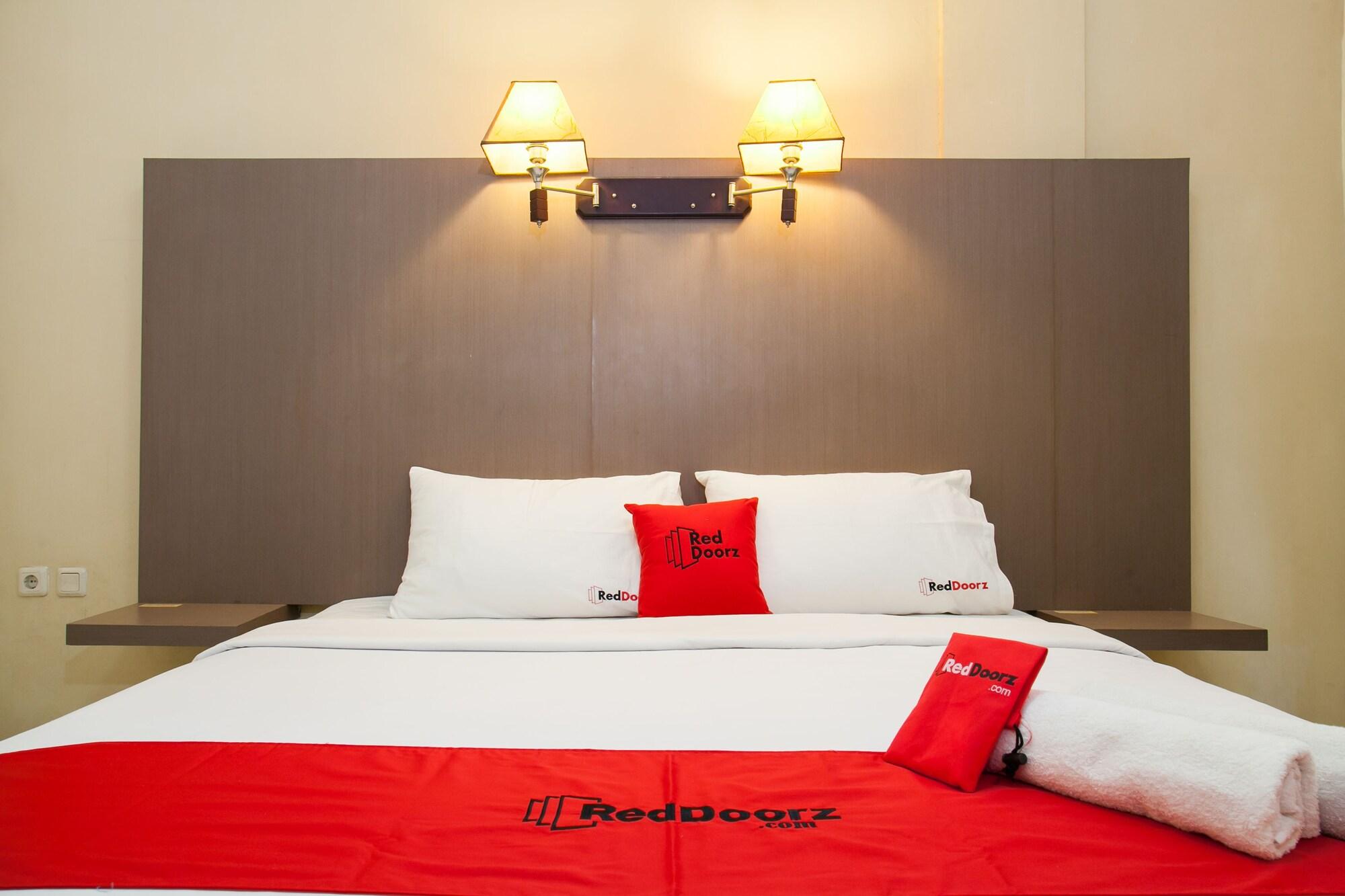 Reddoorz Near Gubeng Station Hotel Surabaya Exterior photo
