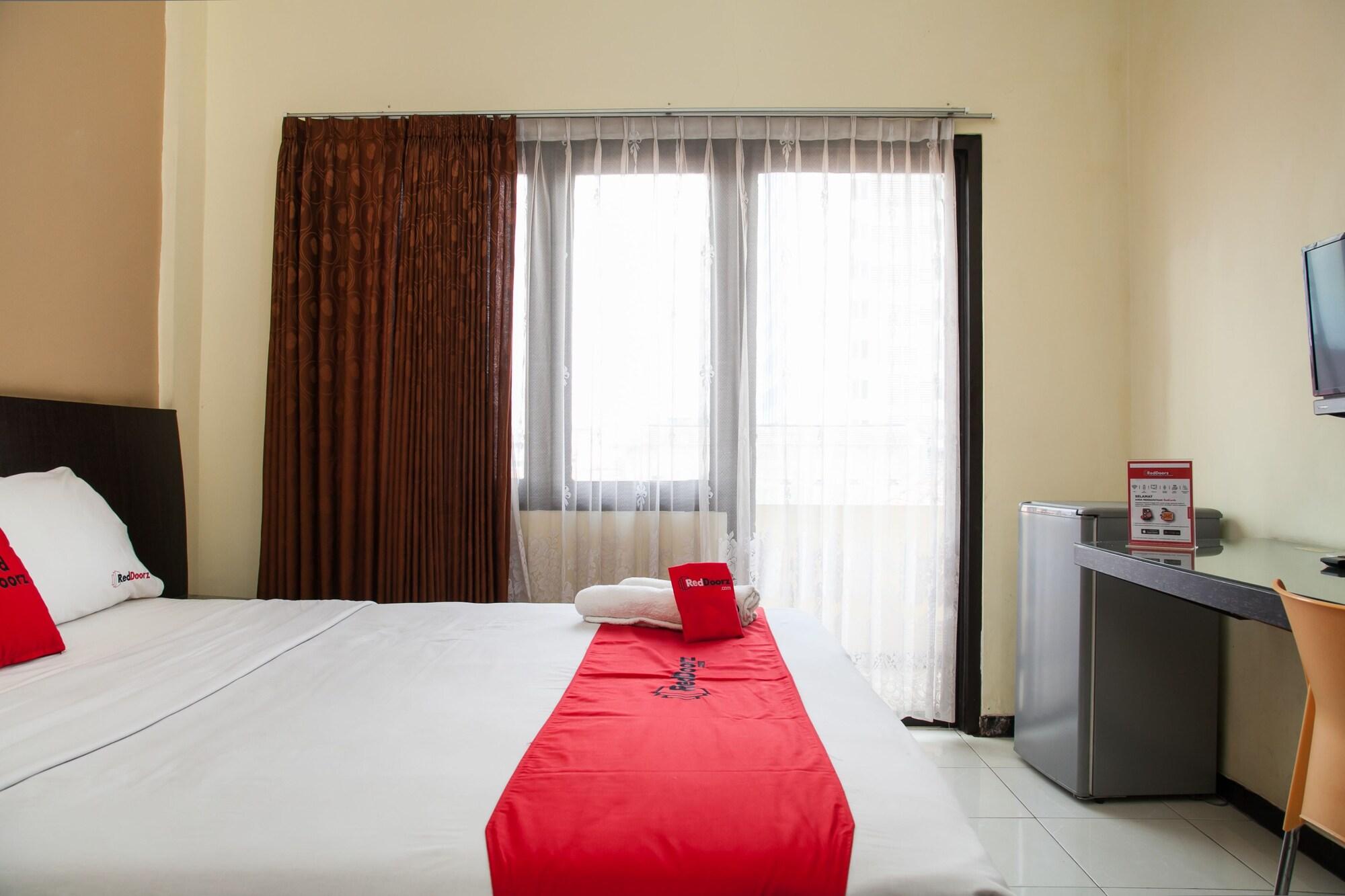 Reddoorz Near Gubeng Station Hotel Surabaya Exterior photo