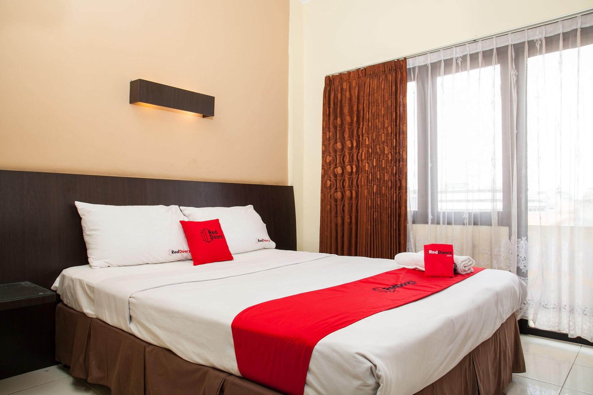 Reddoorz Near Gubeng Station Hotel Surabaya Exterior photo