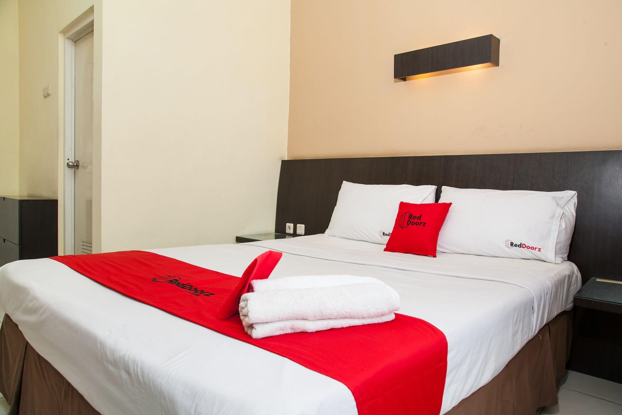 Reddoorz Near Gubeng Station Hotel Surabaya Exterior photo