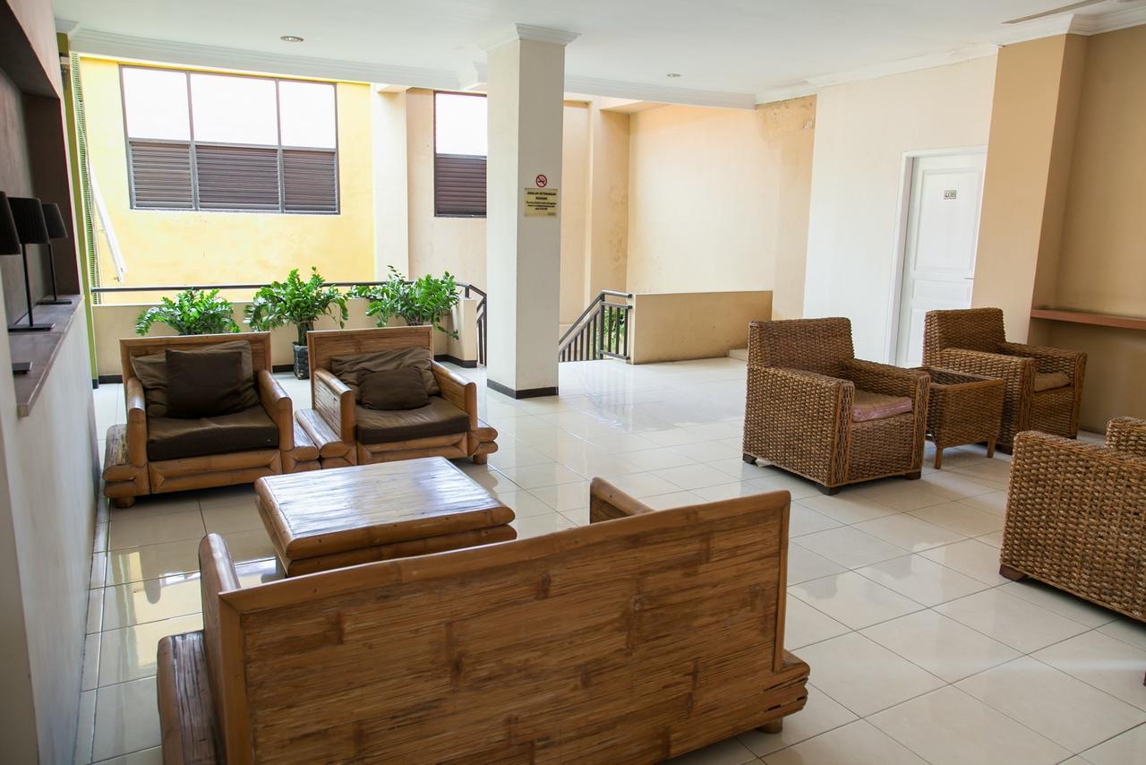 Reddoorz Near Gubeng Station Hotel Surabaya Exterior photo