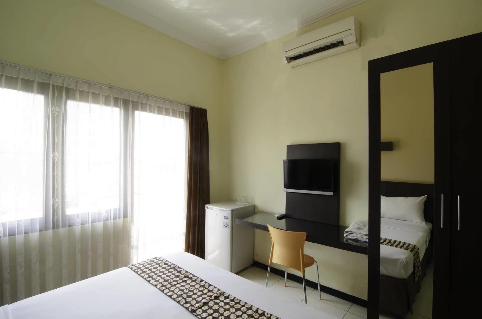 Reddoorz Near Gubeng Station Hotel Surabaya Exterior photo