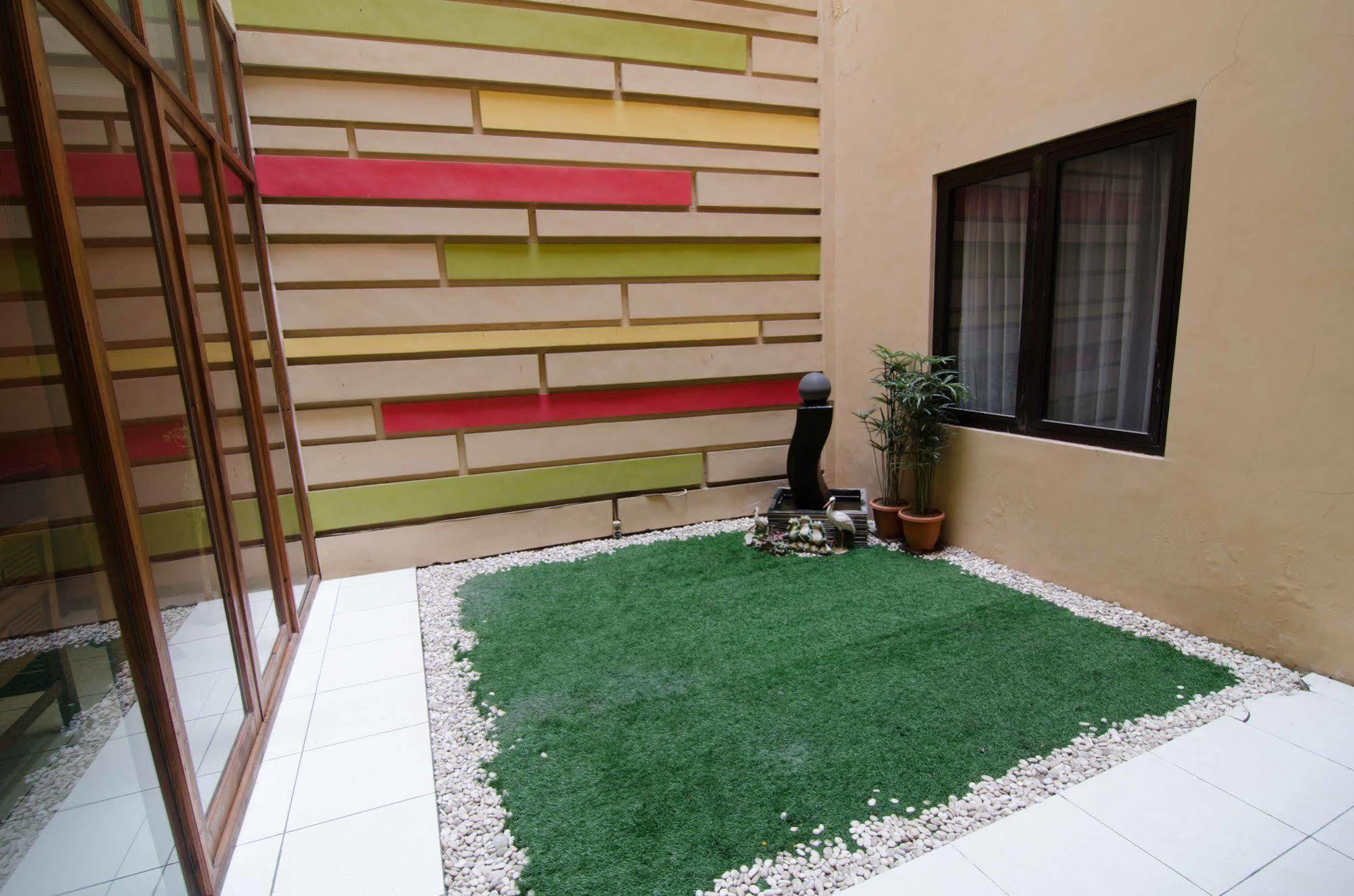 Reddoorz Near Gubeng Station Hotel Surabaya Exterior photo