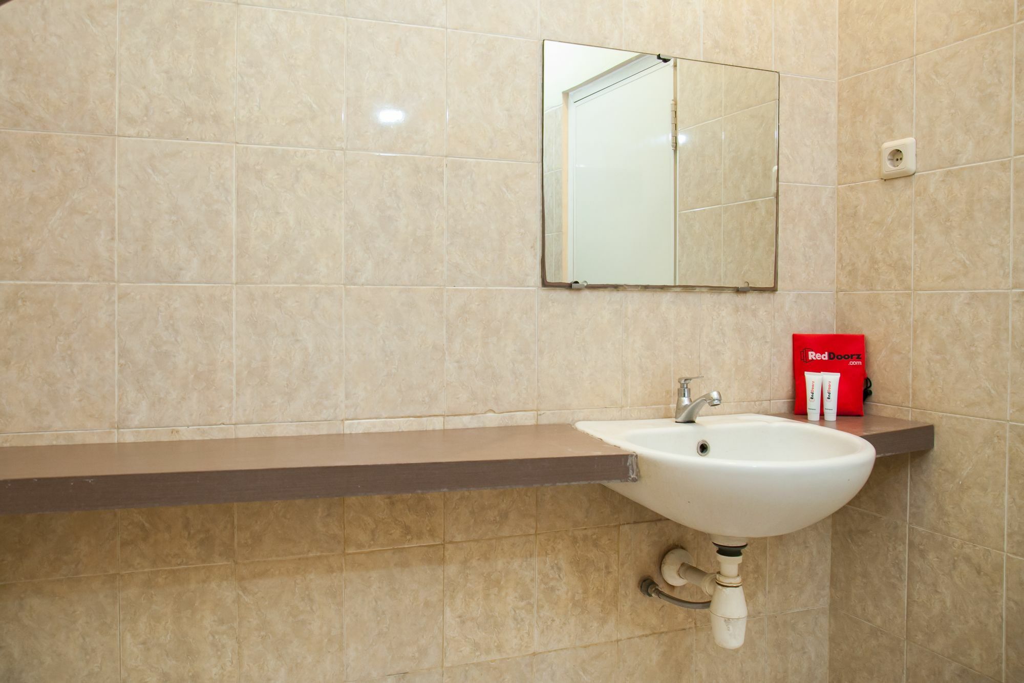 Reddoorz Near Gubeng Station Hotel Surabaya Exterior photo