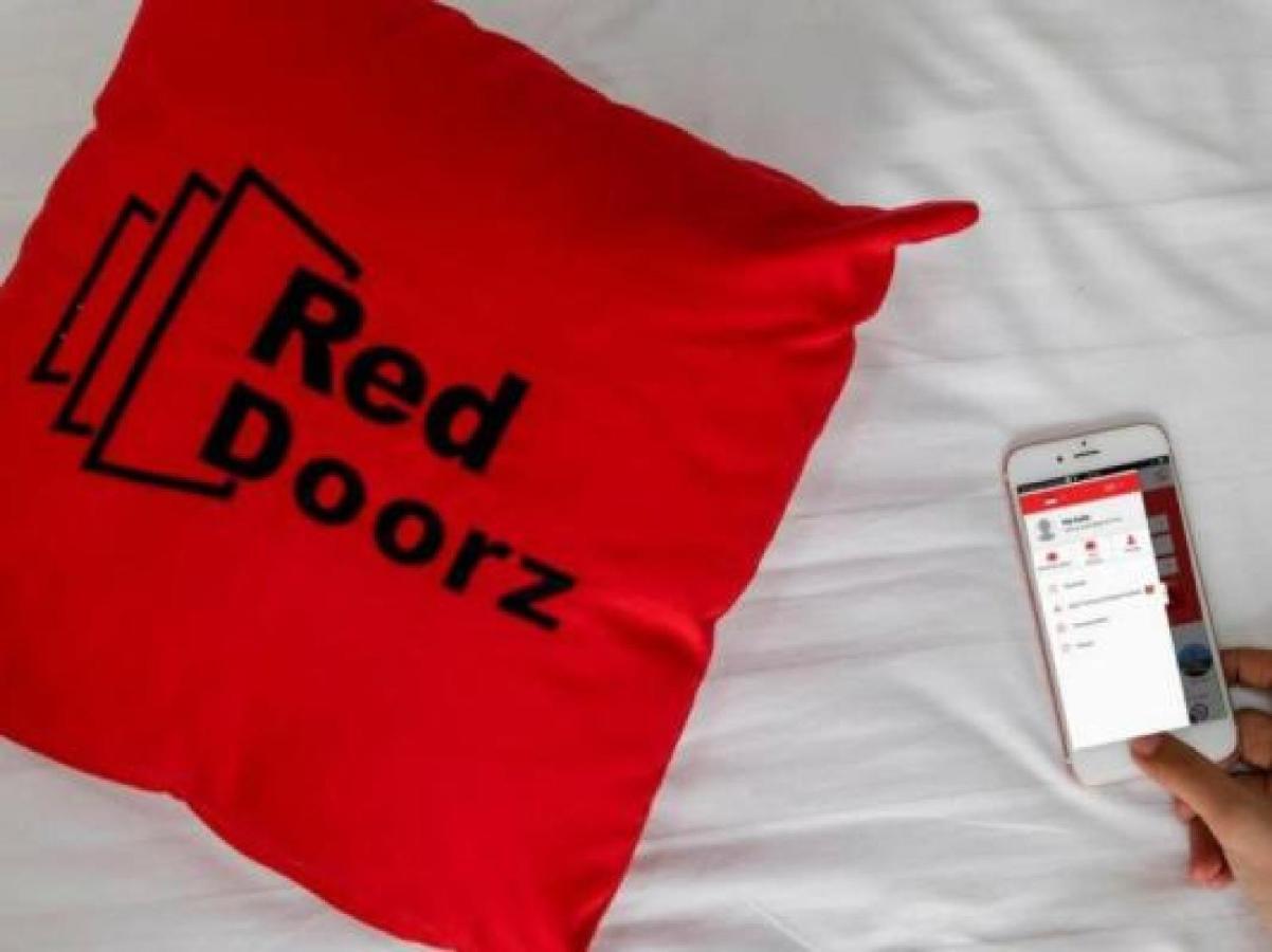 Reddoorz Near Gubeng Station Hotel Surabaya Exterior photo